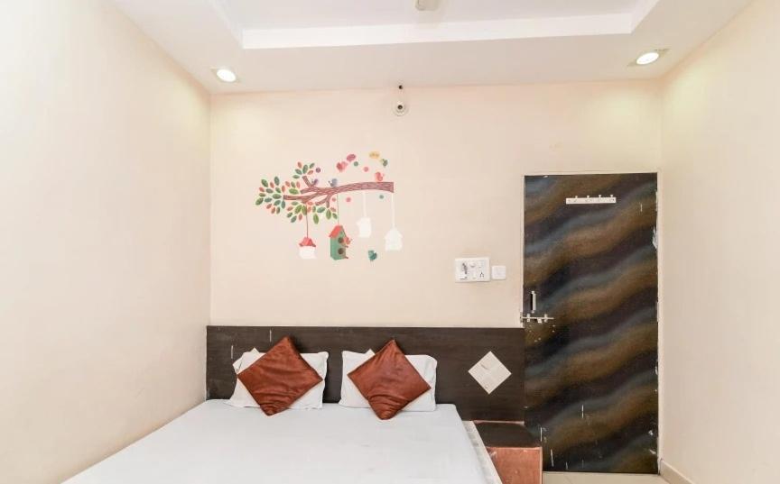 Hotel Rameshwaram Уджайн Екстериор снимка